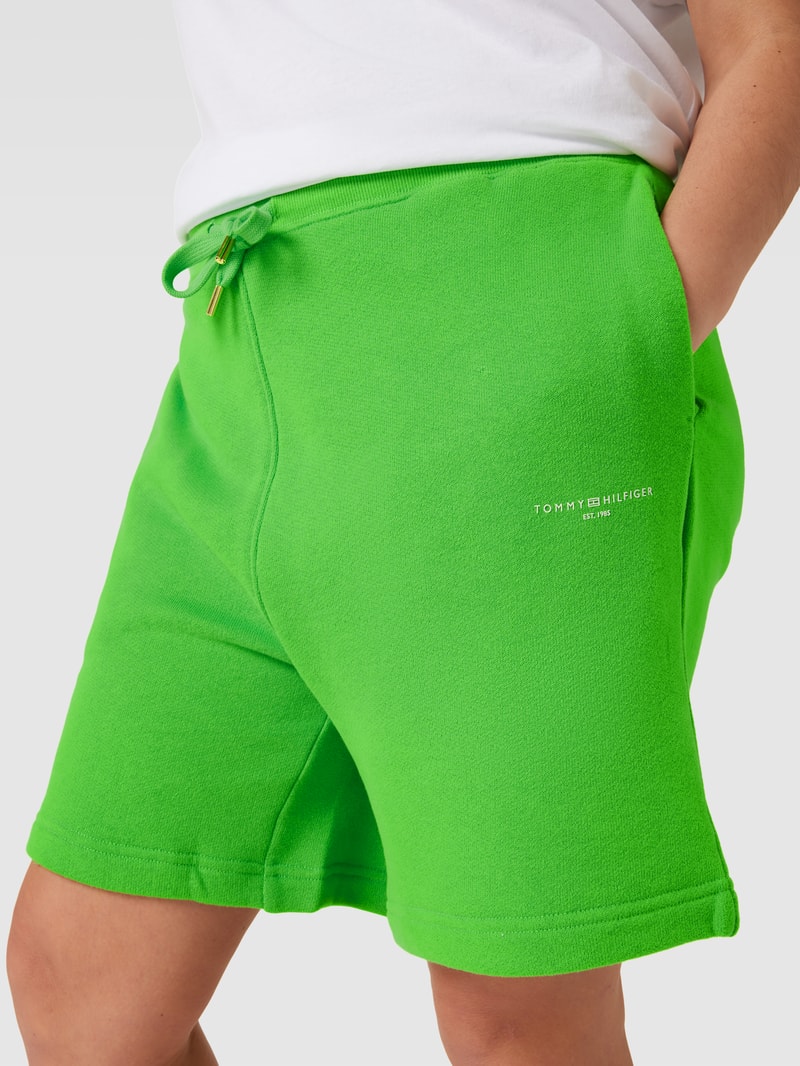 PLUS SIZE Sweatshorts mit seitlichen Eingrifftaschen in hellgrün