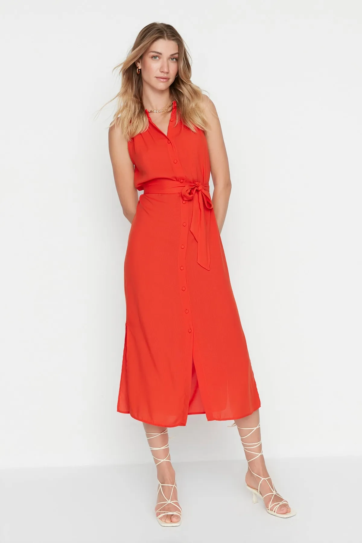 Trendyol Collection  Rotes gewebtes Midi-Hemdkleid mit Gürtel und vorherrschendem Kragen TWOSS19XM0112