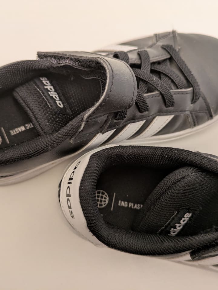 adidas Sneakers 