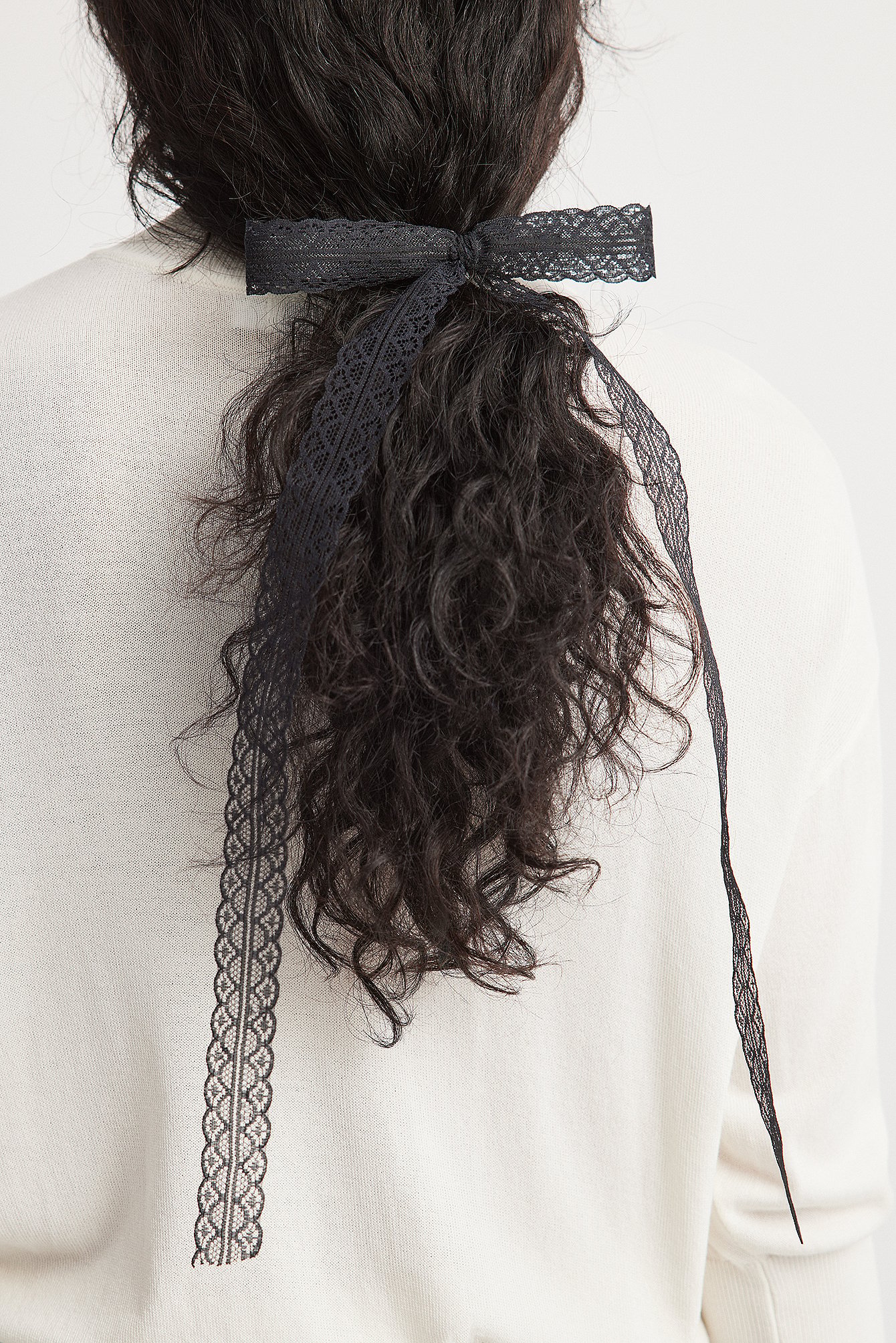 Kleines Haarband aus Spitze