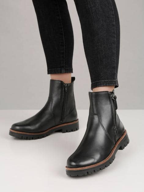 Stiefelette mit seitlichen Reißverschlüssen