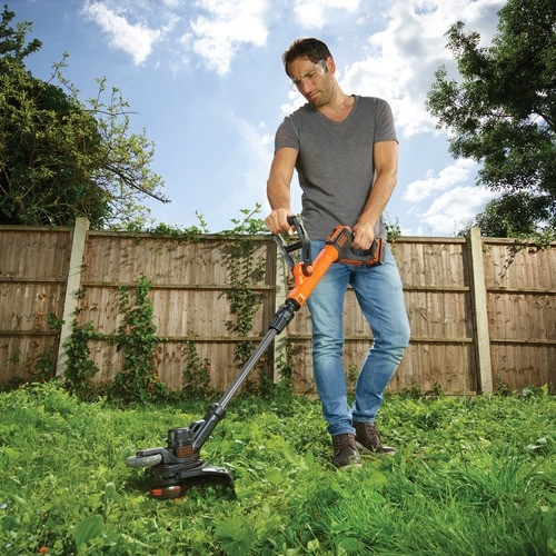 Aparador de grama Black & Decker STC1840PC-QW, 18 volts, 4,0 Ah, íon de lítio, 28 cm