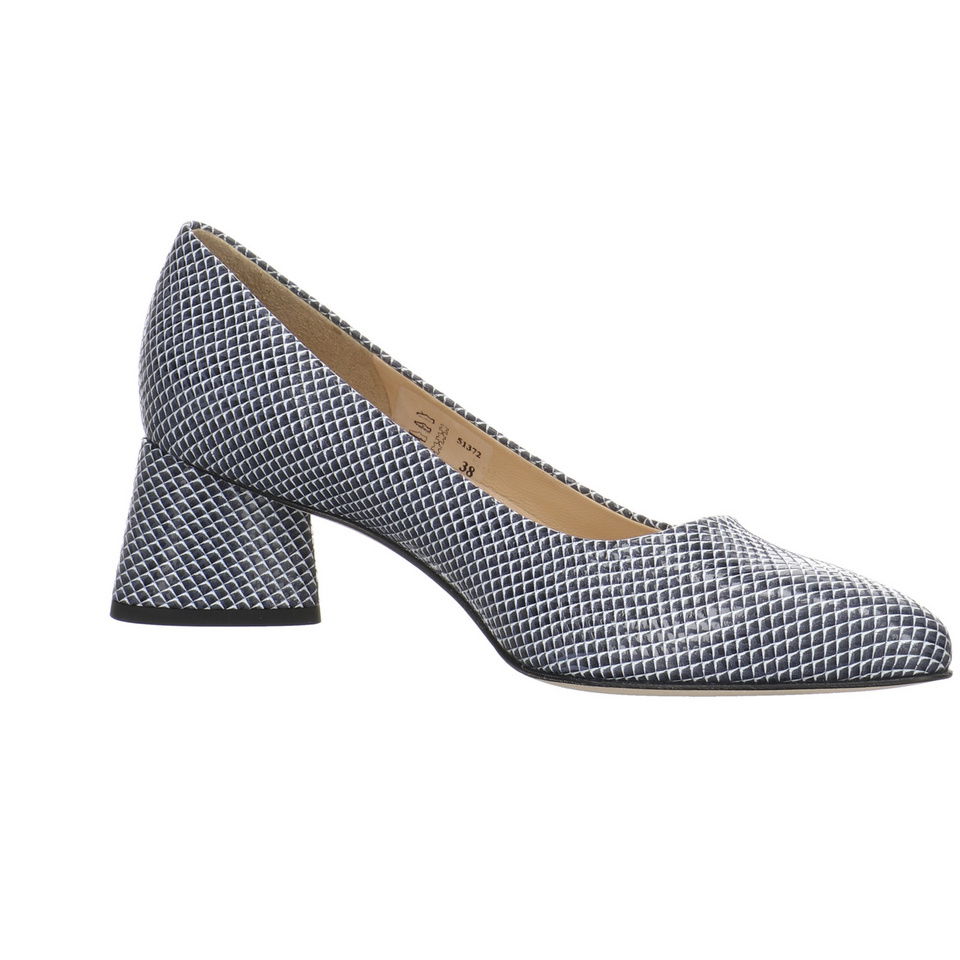 Brunate Pumps