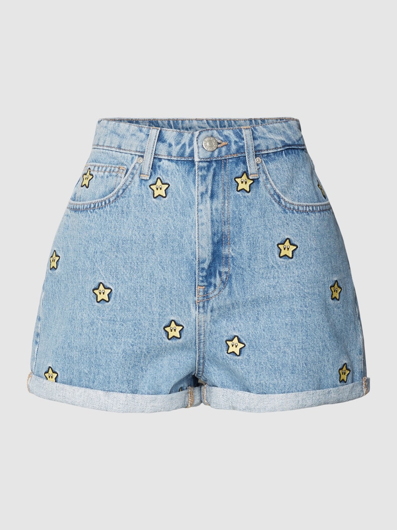 Jeansshorts mit fixierten Beinumschlägen in hellblau