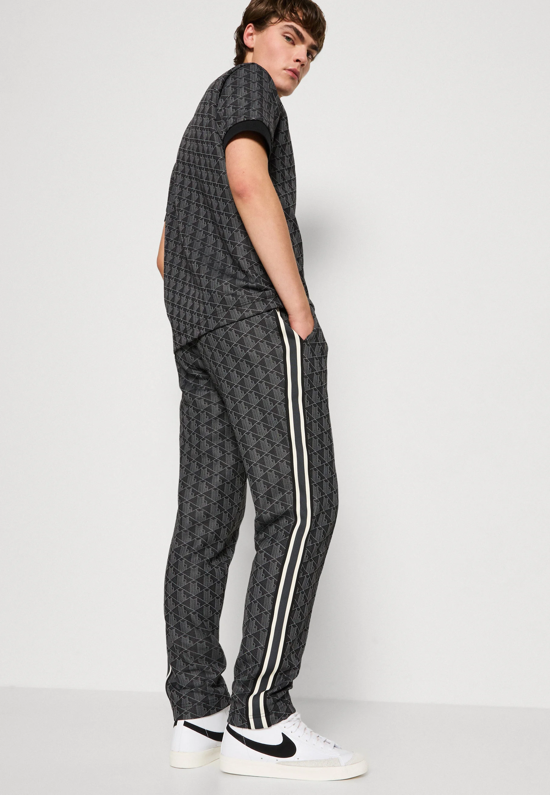 Pantalones deportivos Lacoste