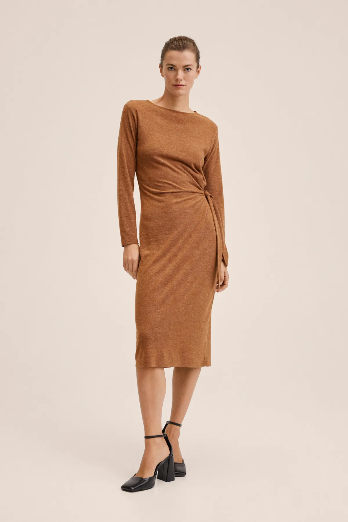 MANGO  27053255 Kleider und Overalls Tabakbraun
