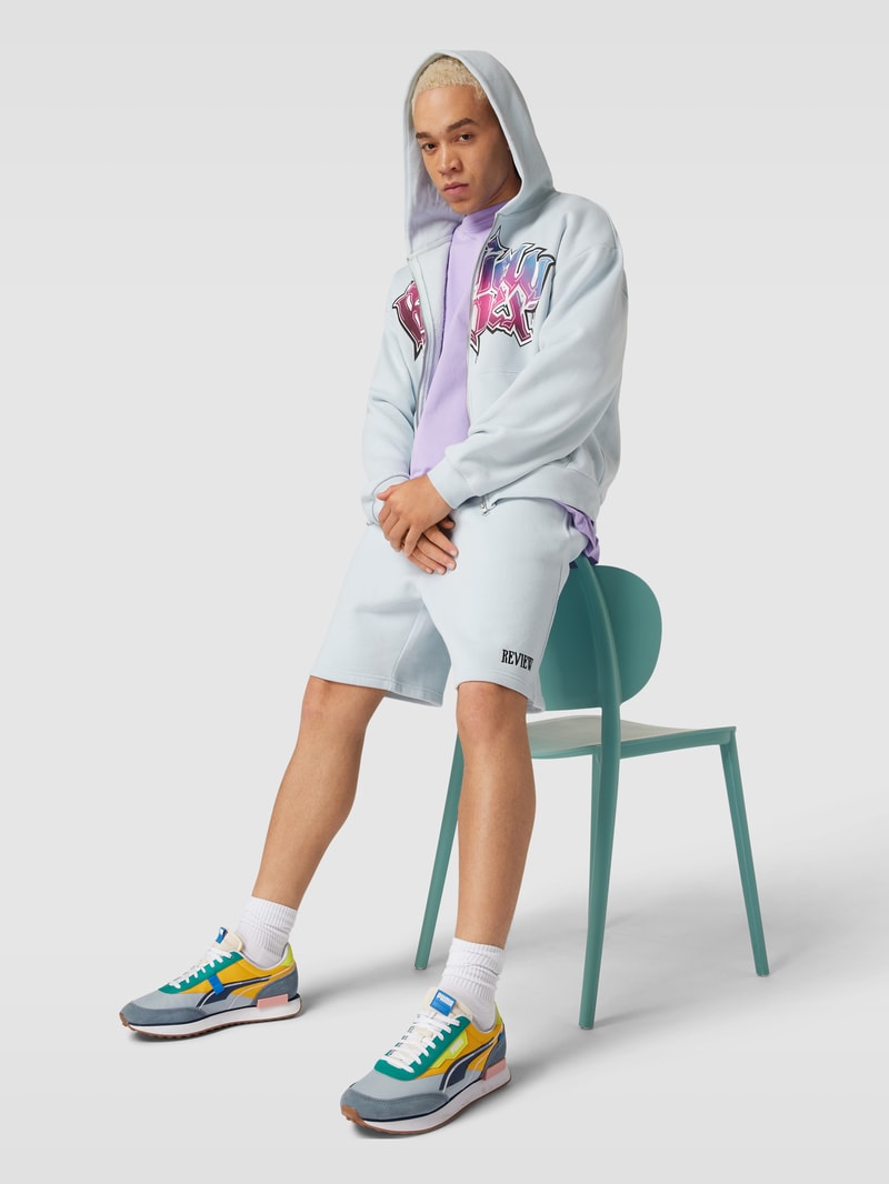 Sweatshorts mit elastischem Bund in hellblau