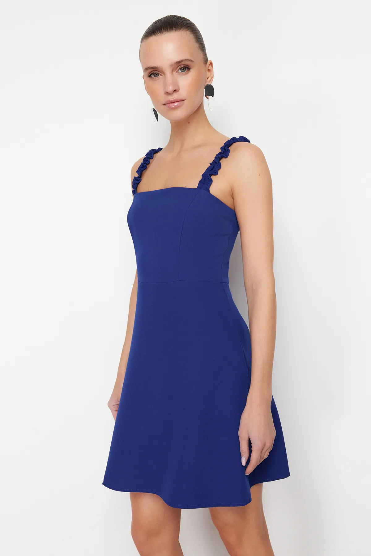 Trendyol Collection  Indigoblaues A-Linien-Minikleid mit quadratischem Kragen und Riemen und detailliertem Webmuster TWOSS22EL2175