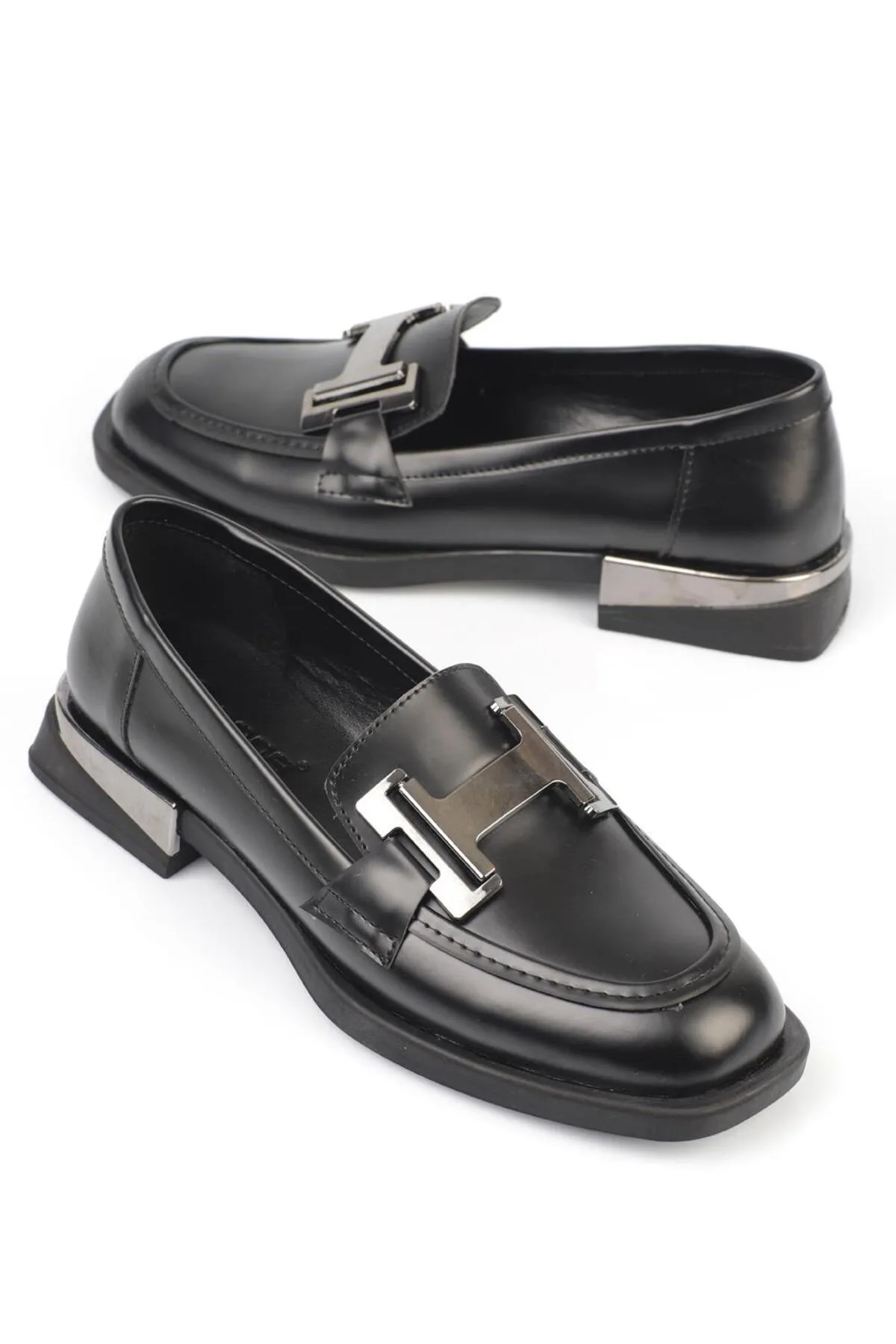 Capone Outfitters  Capone Blunt Toe Damen-Loafer mit H-Schnalle