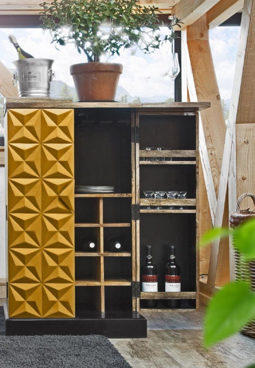 Casa Padrino Barschrank Landhausstil Barschrank mit 2 Türen Naturfarben / Gold / Schwarz 59-117 x 48 x H. 113 cm - Massivholz Weinschrank - Barmöbel im Landhausstil