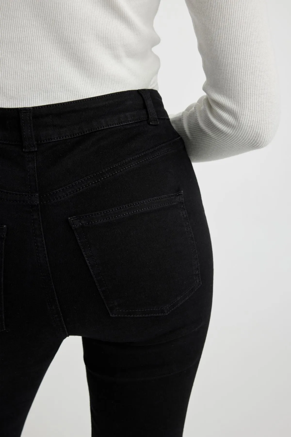 DeFacto  Rebeca Skinny Fit Jeanshose mit normaler Taille und schmalem Bein in Knöchellänge A6984ax23au