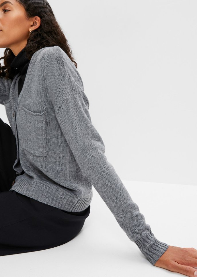 Verkürzte Strickjacke mit großen Taschen