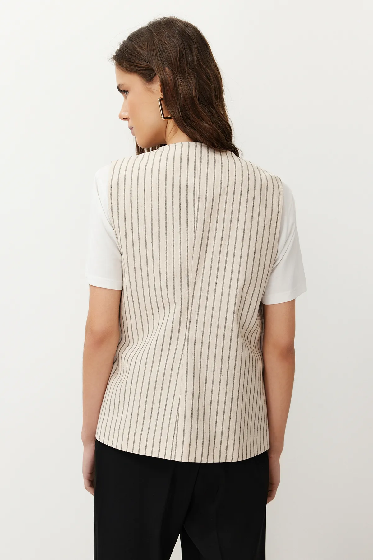 Trendyol Modest  Ecru gestreifte, gewebte Weste in Leinenoptik TCTSS24YL00010