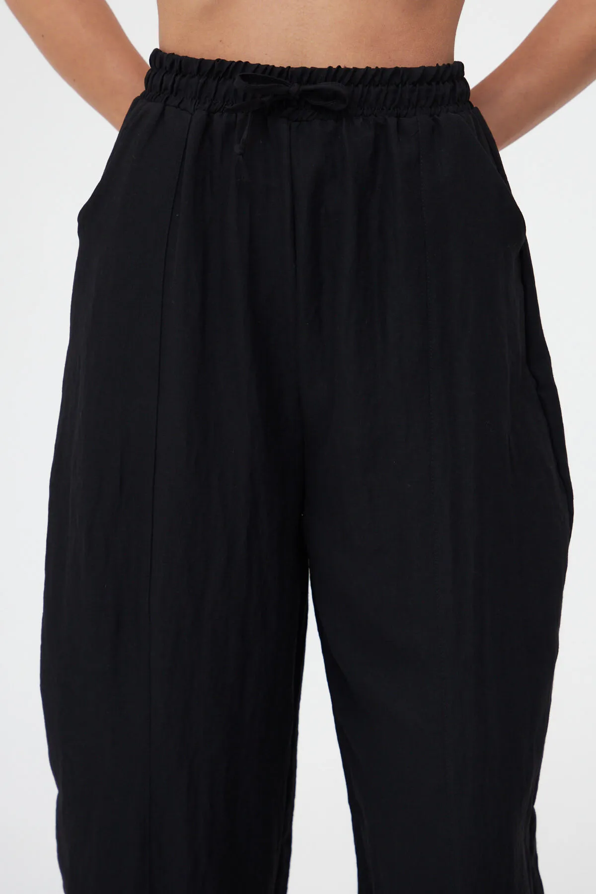 Laluvia  Schwarze Ayrobin Shalwar-Hose mit Taschen