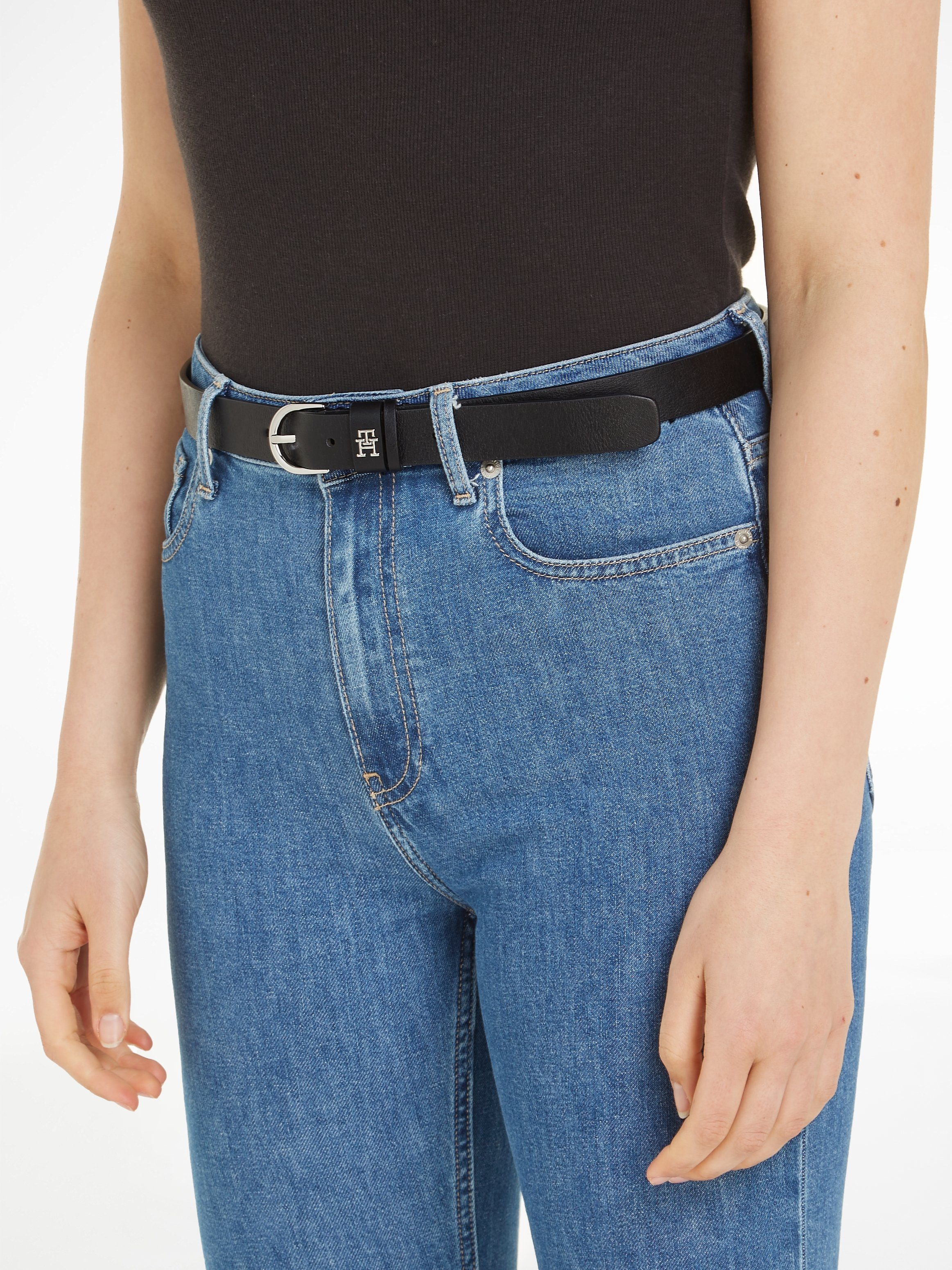 Tommy Hilfiger Ledergürtel ESSENTIAL EFFORTLESS 2.5 mit Tommy Hilfiger Label aus Metall