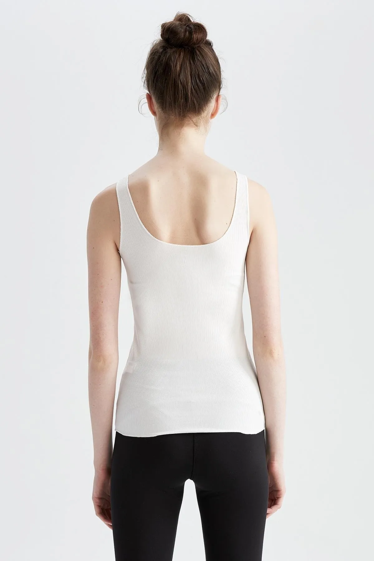 DeFacto  Passform: Slim-Fit-Unterhemd mit Rundhalsausschnitt