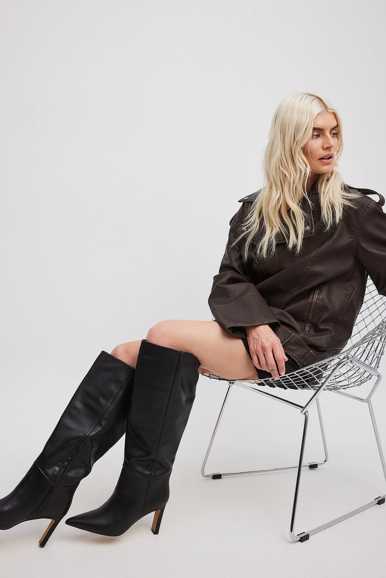 Spitze Lederstiefel mit Schaft