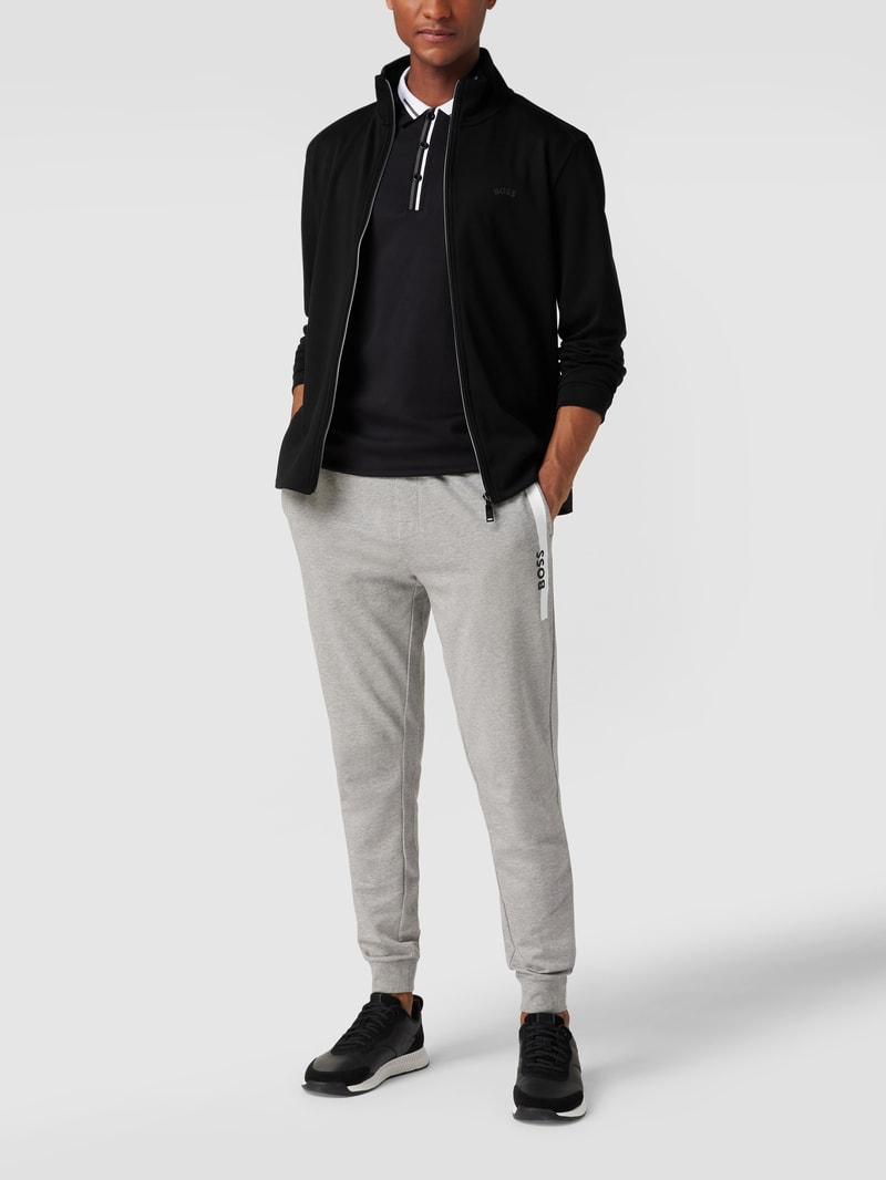 Sweatjacke mit Label-Patch in schwarz