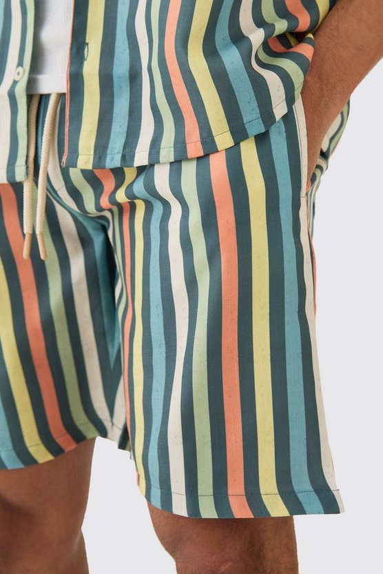 Lockere gestreifte Shorts mit elastischem Bund