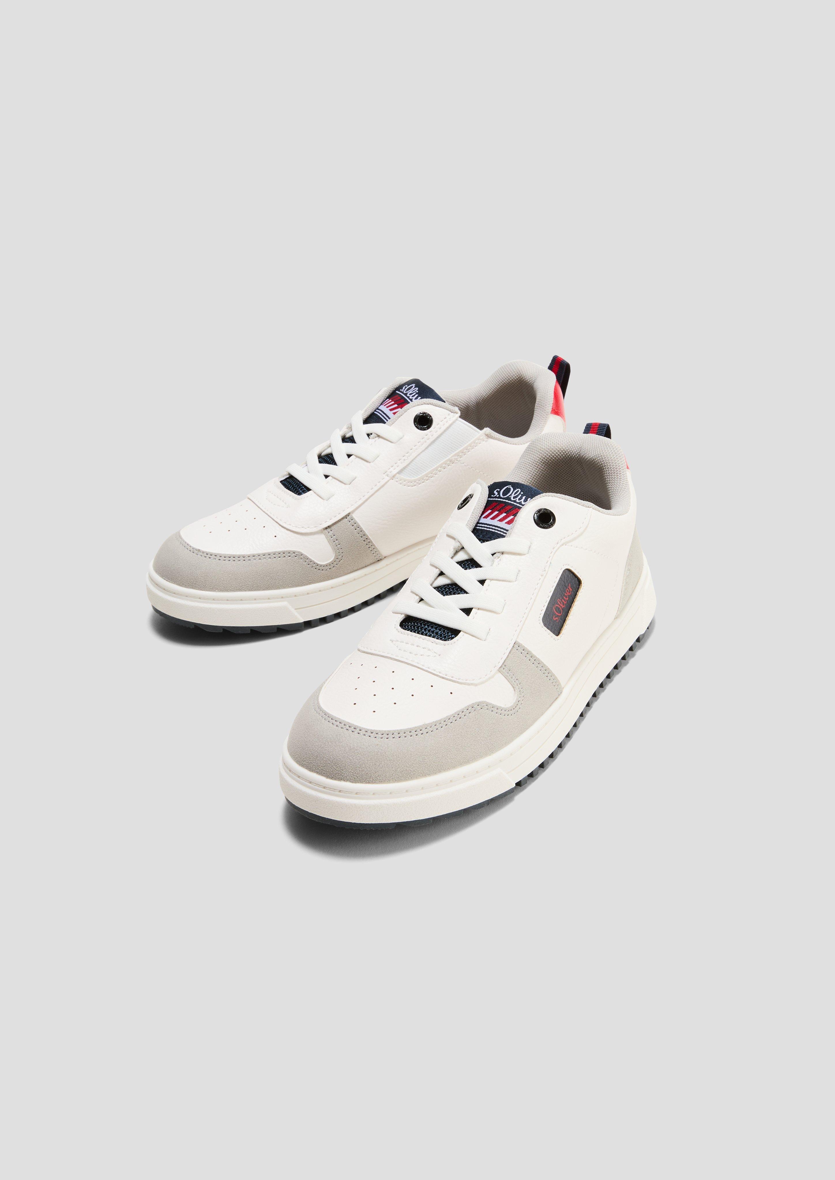 Sneaker in klassischem Design  6008895-110