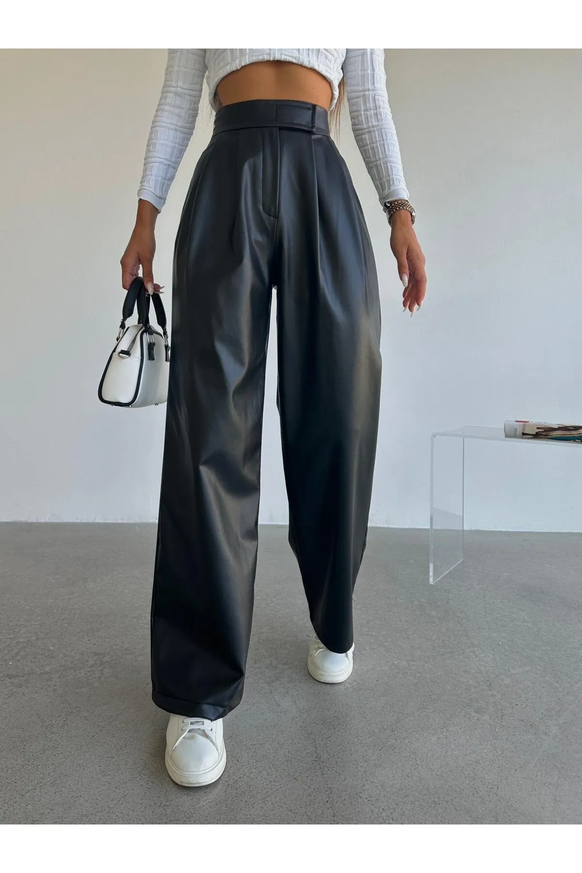 HAKKE  Damen-Palazzo-Hose aus Kunstleder mit Klettverschluss am Bund