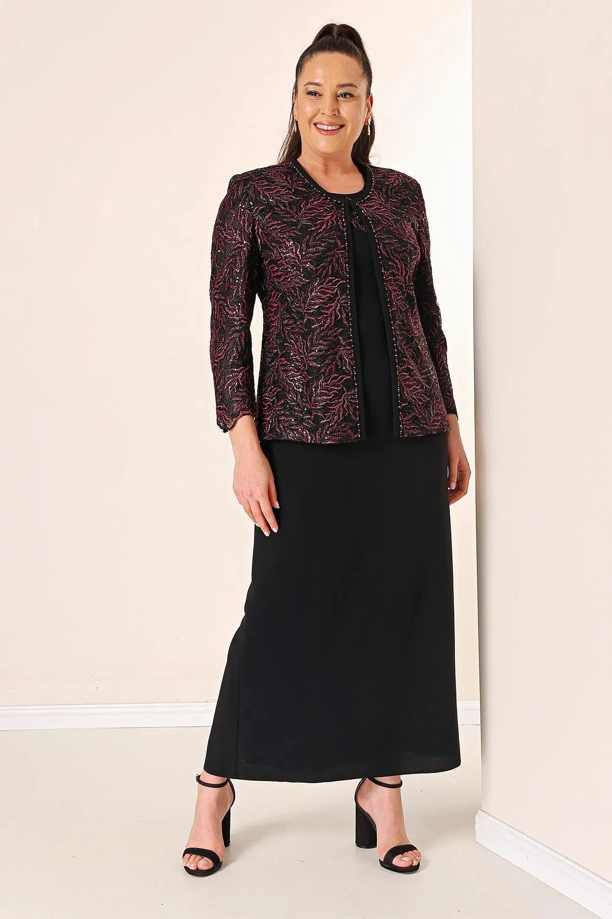 By Saygı  Langes Kleid mit Perlenstickerei am Kragen und Jacke mit Perlenstickerei, gefüttert, großes 2-teiliges Set