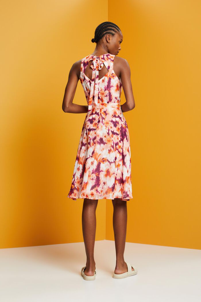 Gemustertes Chiffonkleid mit Bindegürtel