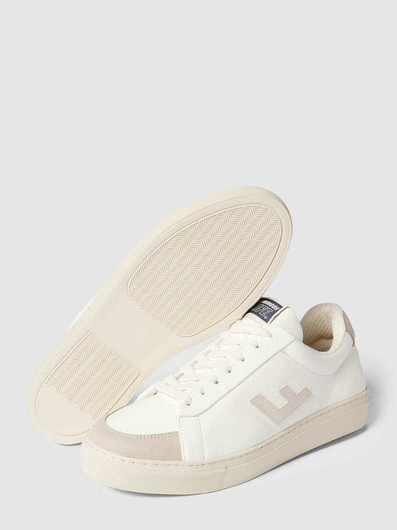 Sneaker mit Label-Details Modell 'Classic' in offwhite