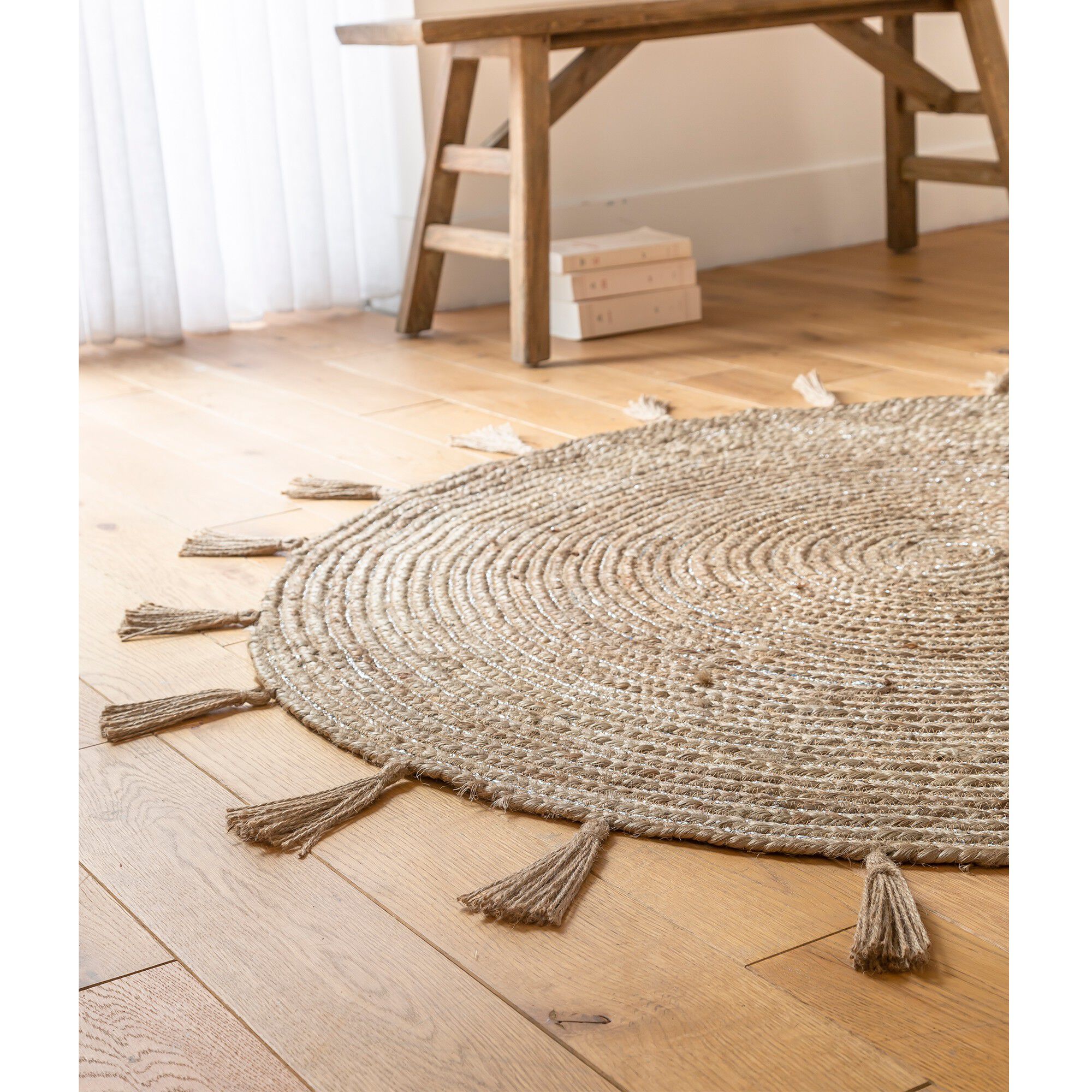 Tapis rond en jute avec fil scintillant et pompons