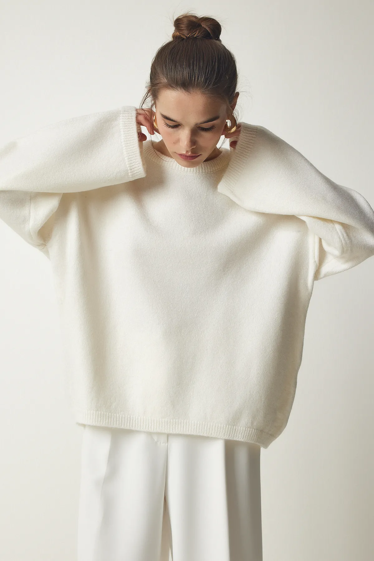 Happiness İstanbul  Ecrufarbener Oversize-Strickpullover für Damen im Basic-Stil KB00034