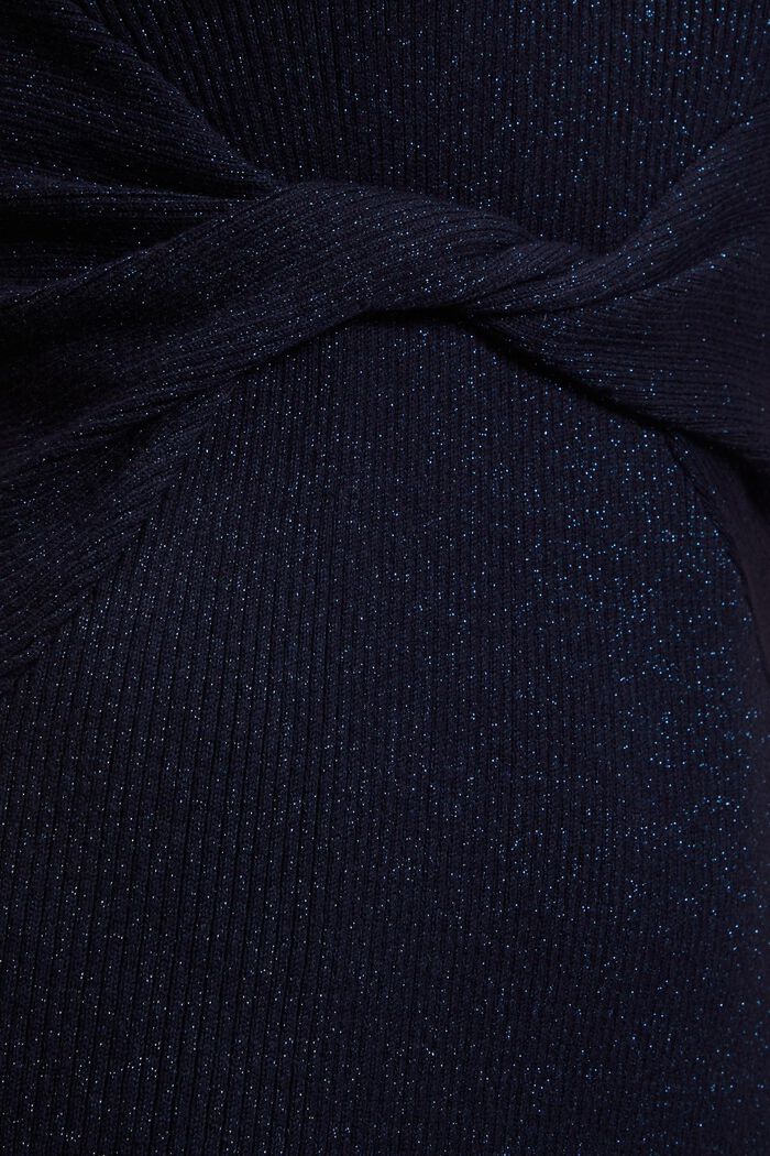 Geripptes Metallic-Kleid mit Twist-Effekt