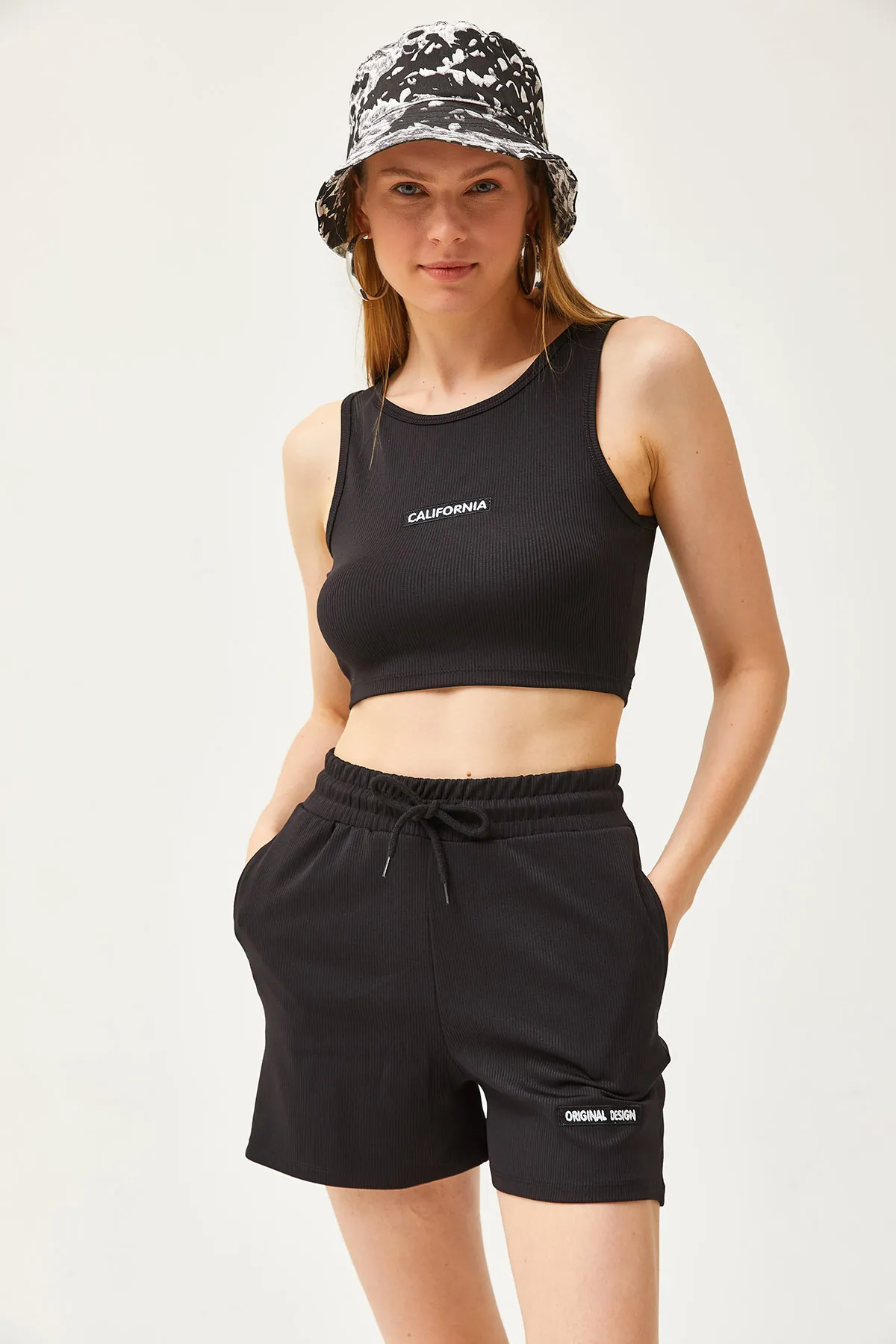 Olalook  Schwarzer bestickter Lycra-Shorts-Anzug für Damen TKM-19000275