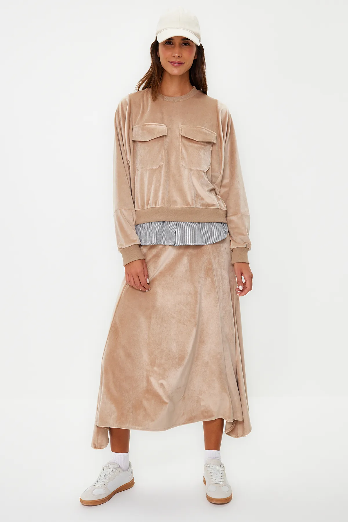 Trendyol Modest  Hellbraunes Samt-Innenhemd, detailliertes Strickrock-Bottom-Top-Set TCTAW24US00118