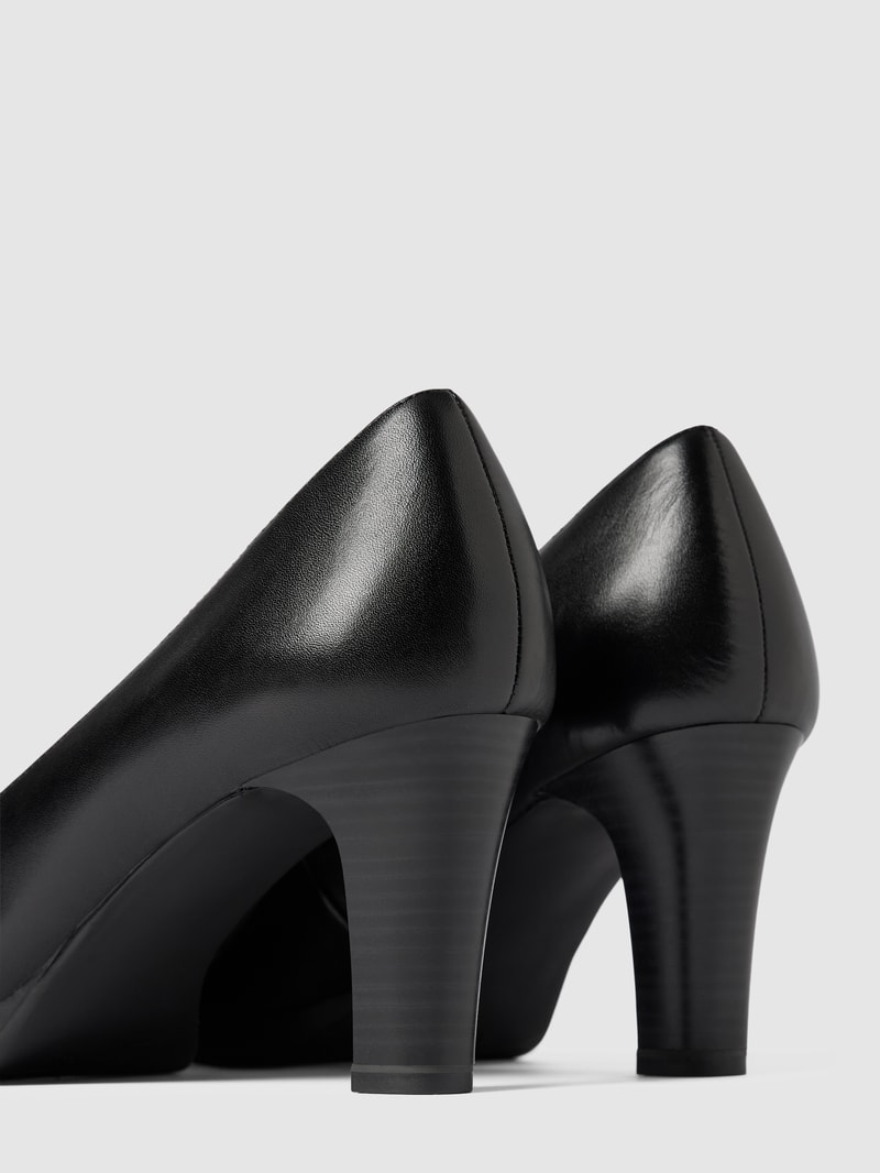 Pumps aus Leder mit abgerundeter Spitze Modell 'BASIC' in schwarz