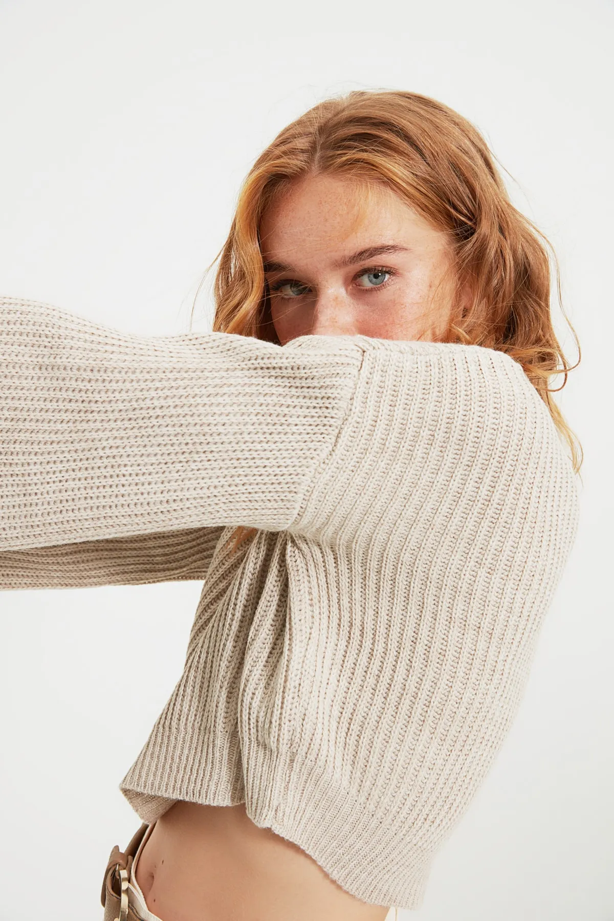 Trendyol Collection  Stone Crop Strickpullover mit spanischen Ärmeln TWOAW20KZ0743