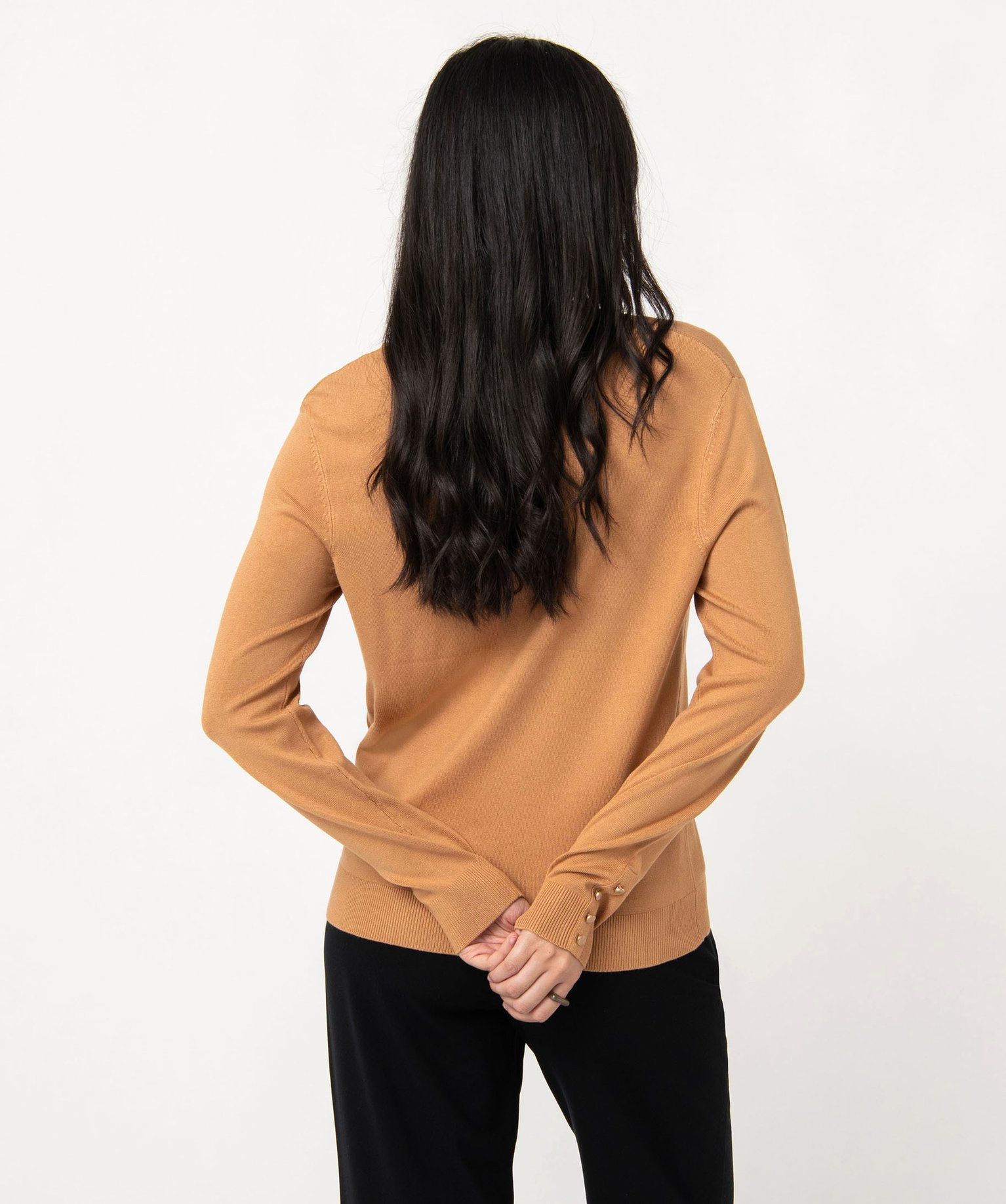 Pull en maille fine à col V et boutons fantaisie femme camel | GEMO