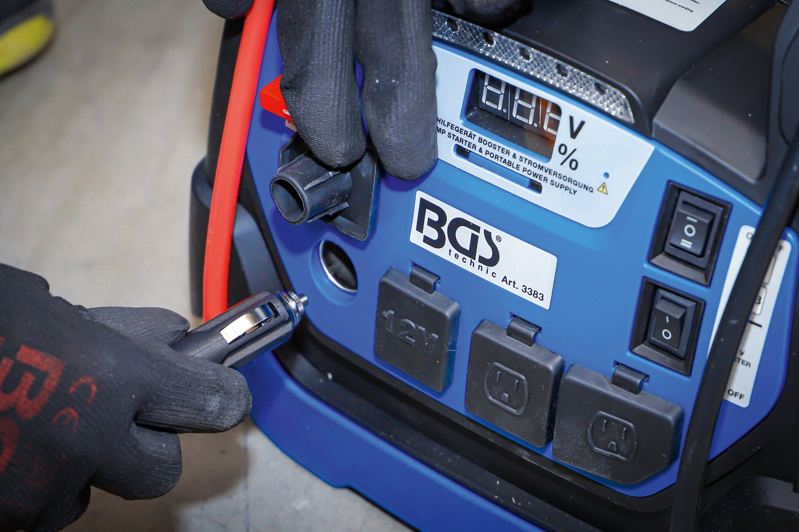 BGS 3383 Starthilfegerät, 5 in 1: Starthilfe, Kompressor, Powerbank, 220V Spannung, Leuchte