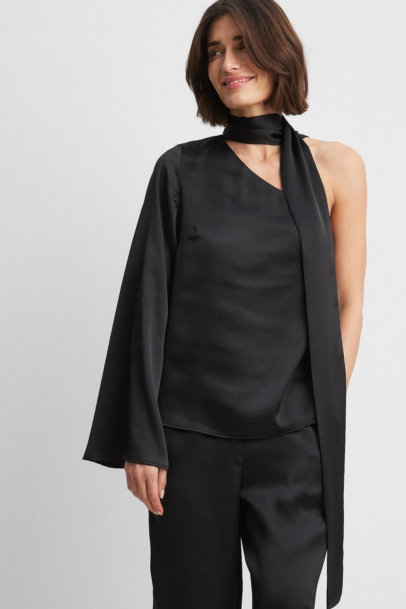 Einärmelige Satin-Bluse