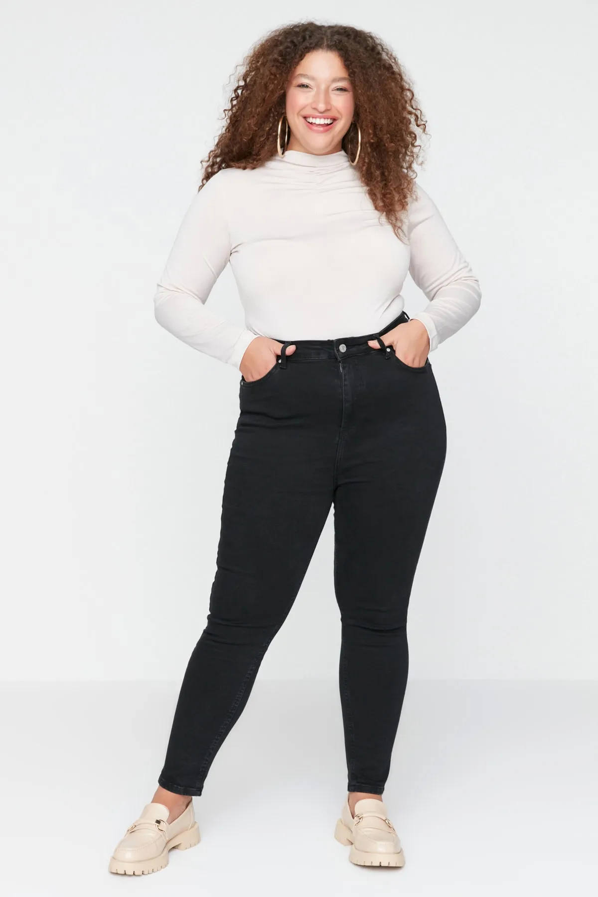 Trendyol Curve  Schwarze, dehnbare Skinny-Jeans mit hoher Taille TBBAW23CJ00032