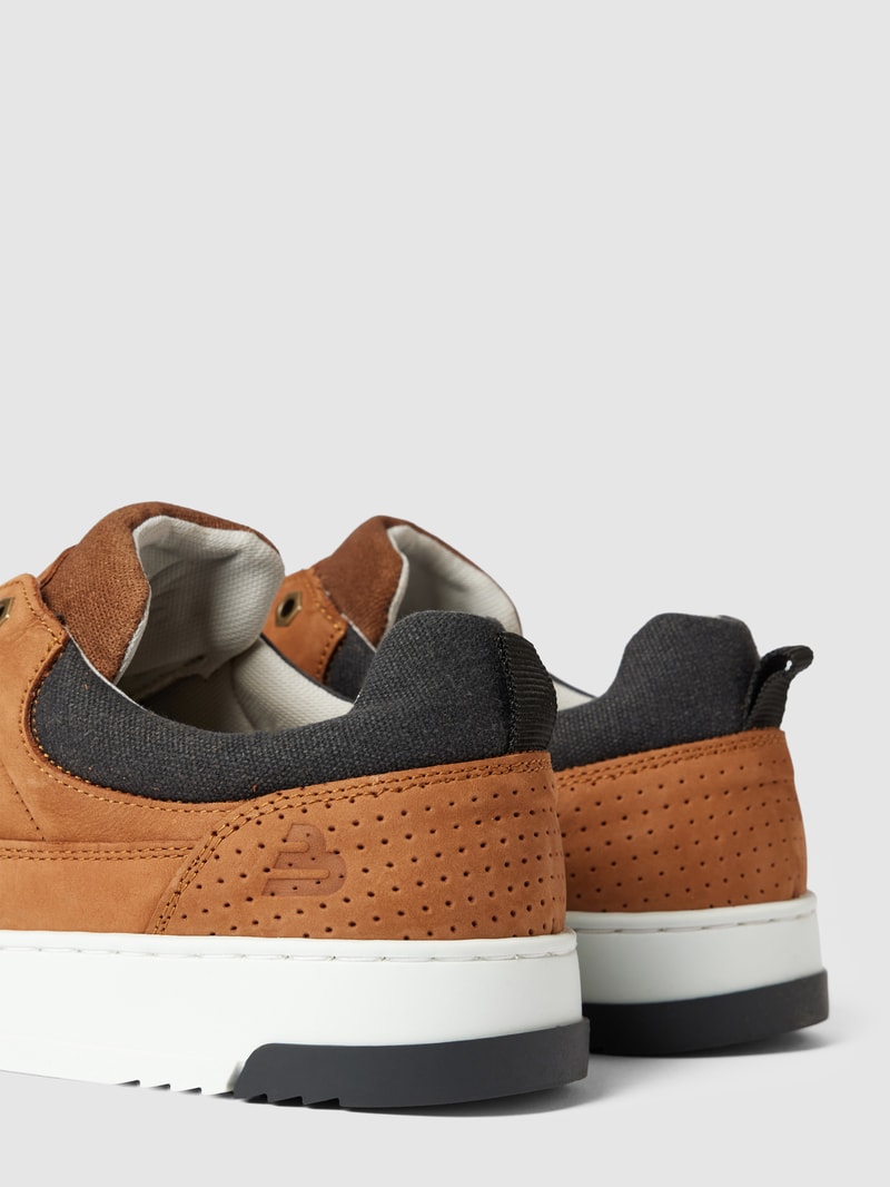 Schnürschuhe mit Label-Details in cognac