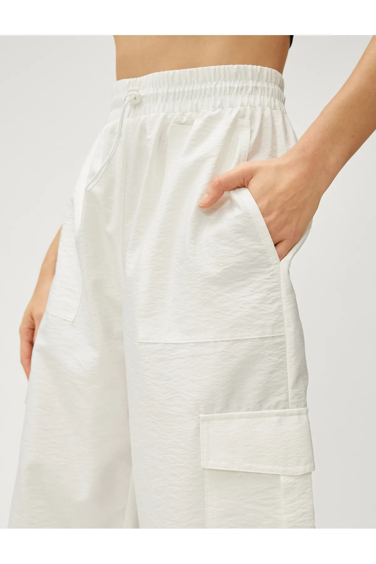 Koton  Fallschirm-Cargohose mit Taschen und elastischem Bund
