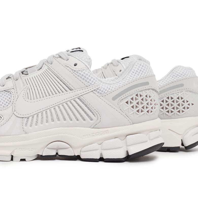 NIKE Wmns Zoom Vomero 5 SP vast grey/vast gey-black-sail
