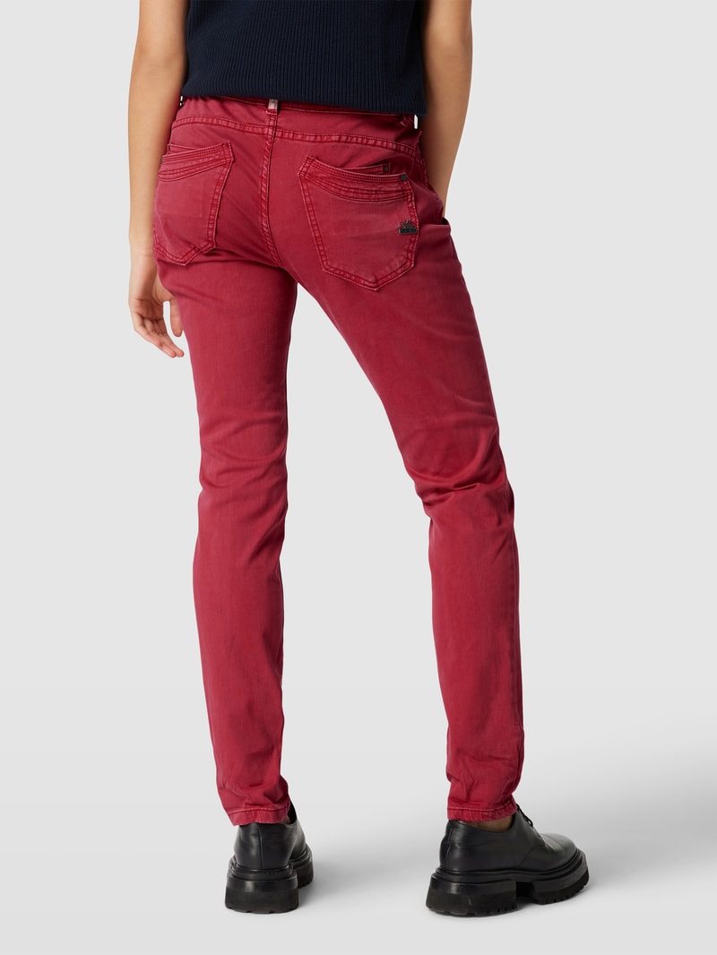 Jeans mit Label-Detail Modell 'MALIBU' in kirschrot