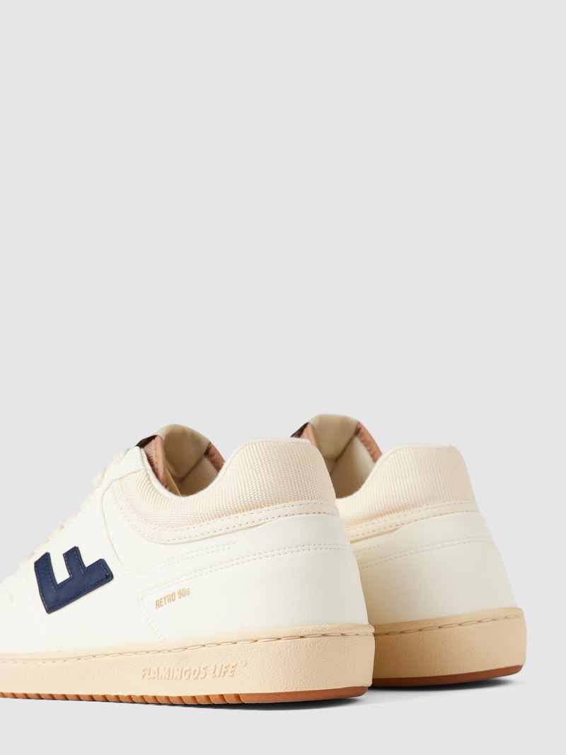 Sneaker mit Label-Detail Modell 'RETRO 90s' in weiß