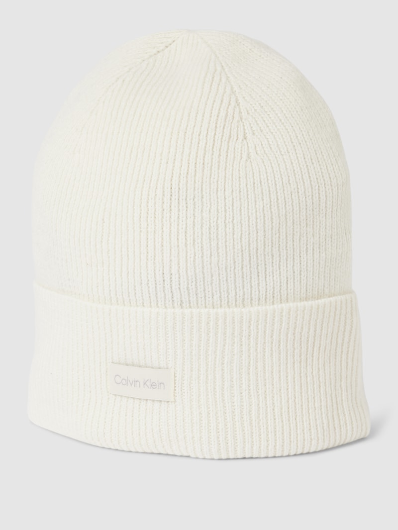Mütze mit Label-Patch Modell 'Essential' in offwhite