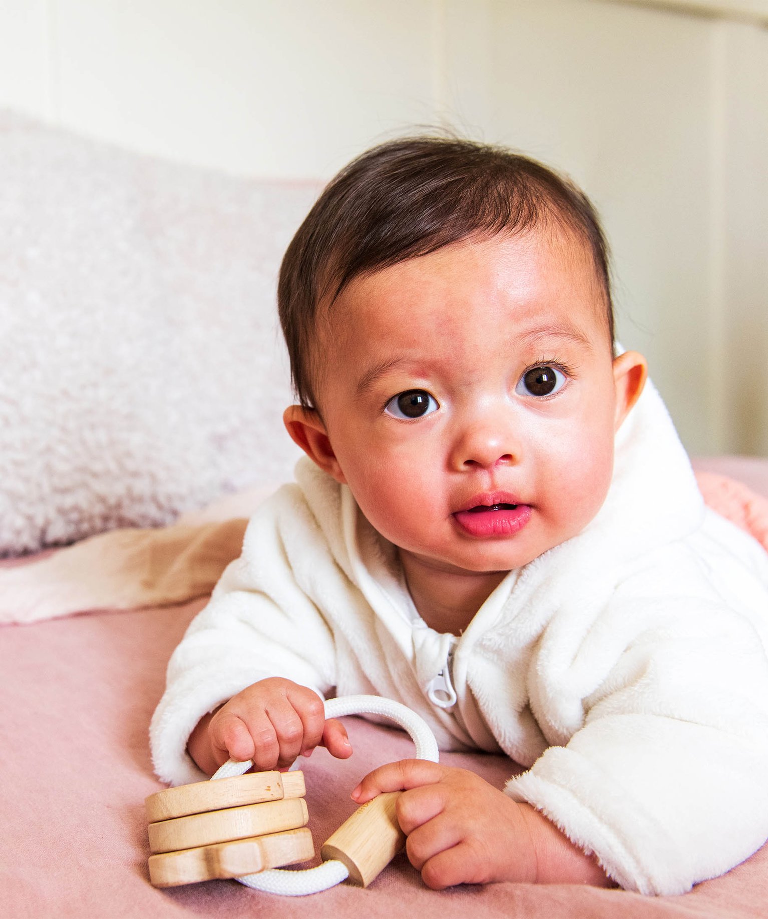 Sweat zippé à capuche en fourrure imitation bébé ecru | GEMO