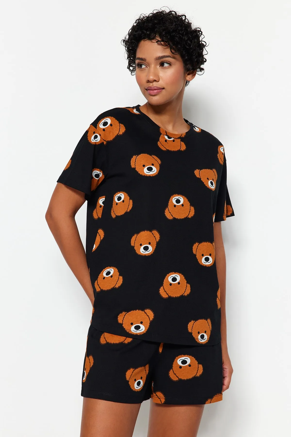Trendyol Collection  Schwarzes Strickpyjama-Set mit T-Shirt und Shorts aus 100 % Baumwolle mit Teddybärmuster THMSS23PT00005