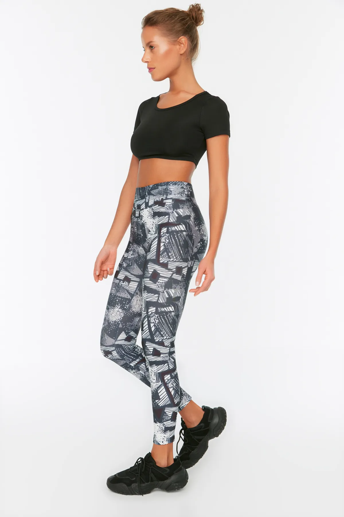 Trendyol Collection  Dunkelgraue gestrickte Sport-Leggings mit Recovery-Muster in voller Länge TWOSS20TA0089