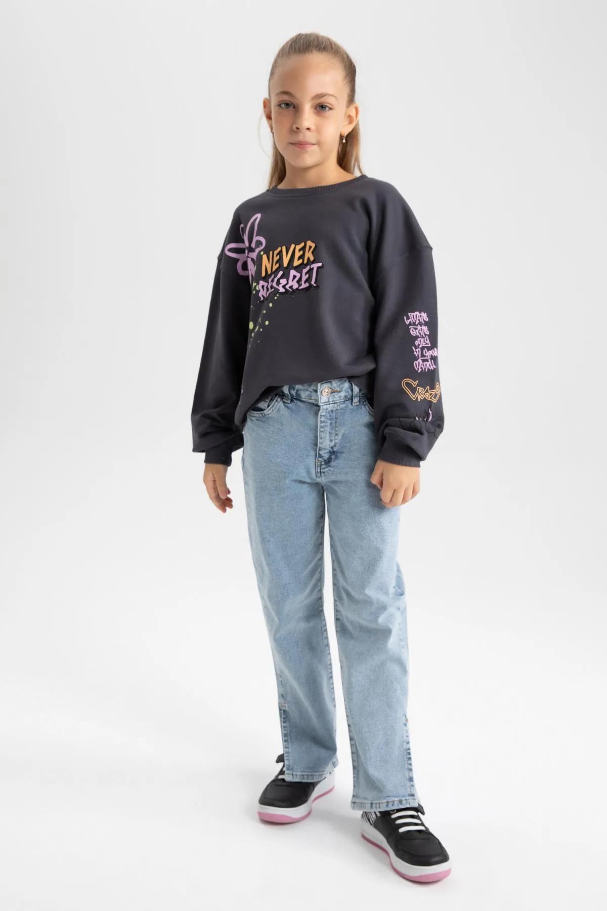 DeFacto  Mädchen-Sweatshirt mit normaler Passform und Rundhalsausschnitt