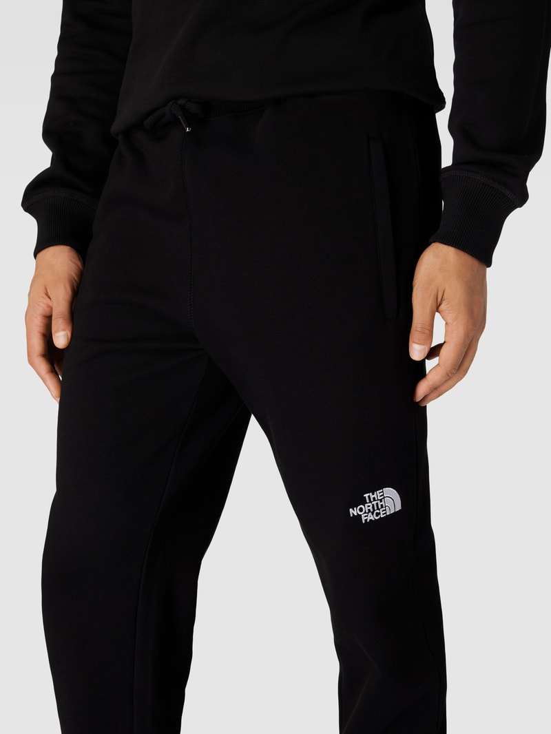 Sweatpants mit Label-Detail in schwarz